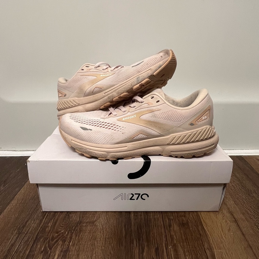Brooks Womens Adrenaline pink/ beige Running Shoes Sneakers Sz 9